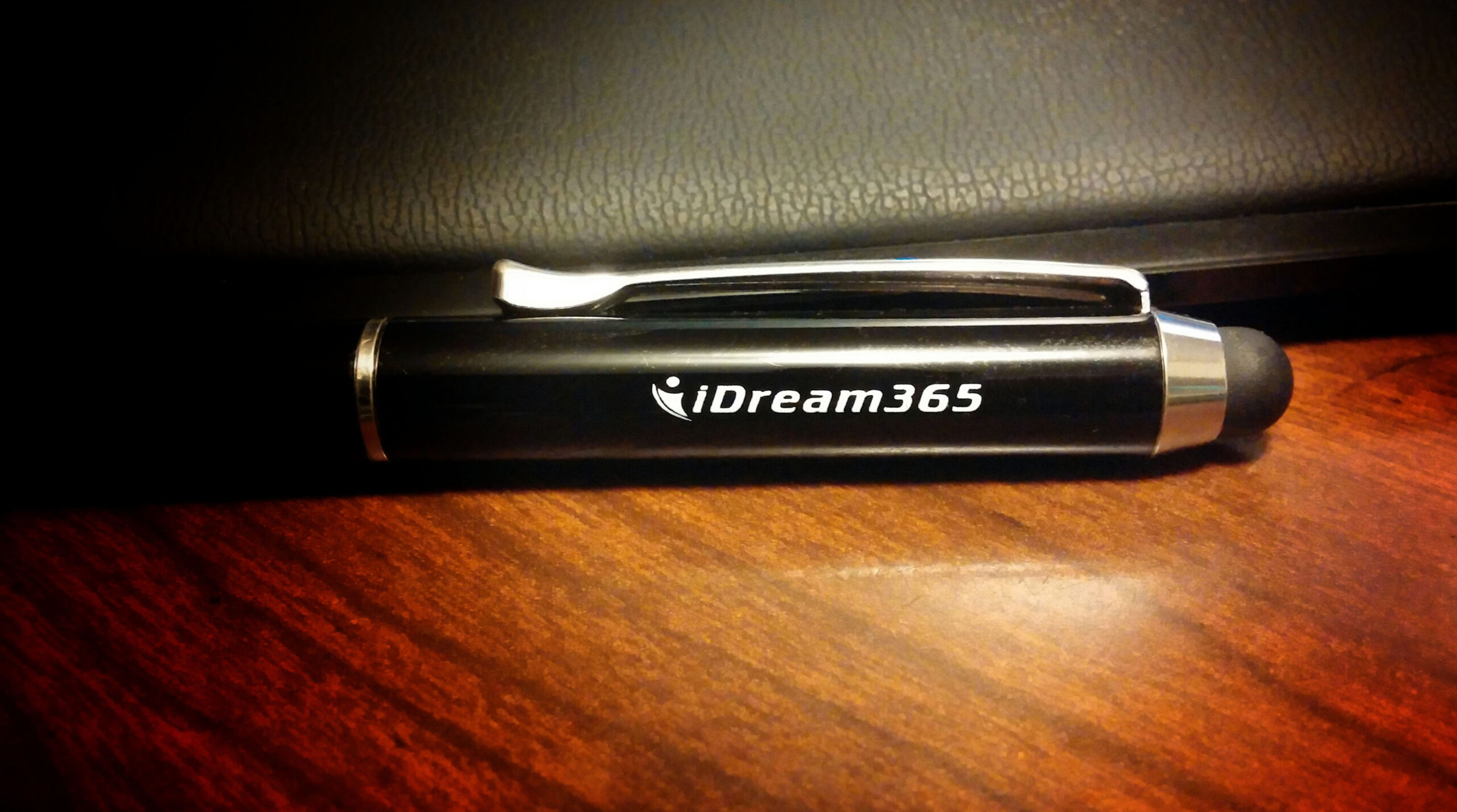An image of a pen on a desk that says "I Dream 365"